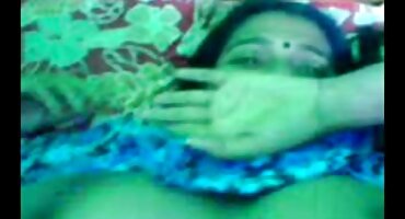 sex lolicon Người Phụ nữ Nhật bản đưa âm hộ lông của mình sex y tá cho nhà sản xuất.