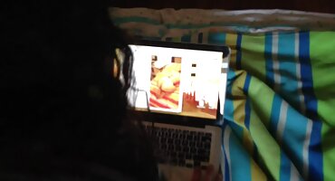 sex trả tiền Anh chàng quản lý để cưỡi clip xex gà của một cô gái.